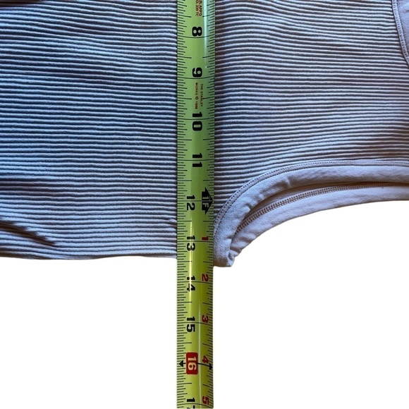 𝅺aritzia Bundle of 3 Crop Tops EUC - Picture 14 of 15